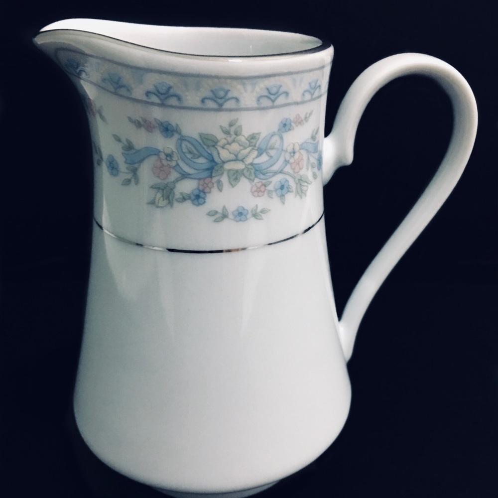 Rose Point by Crown Ming    fine china creamer